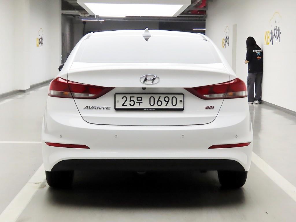 HYUNDAI Avante - Vista 3
