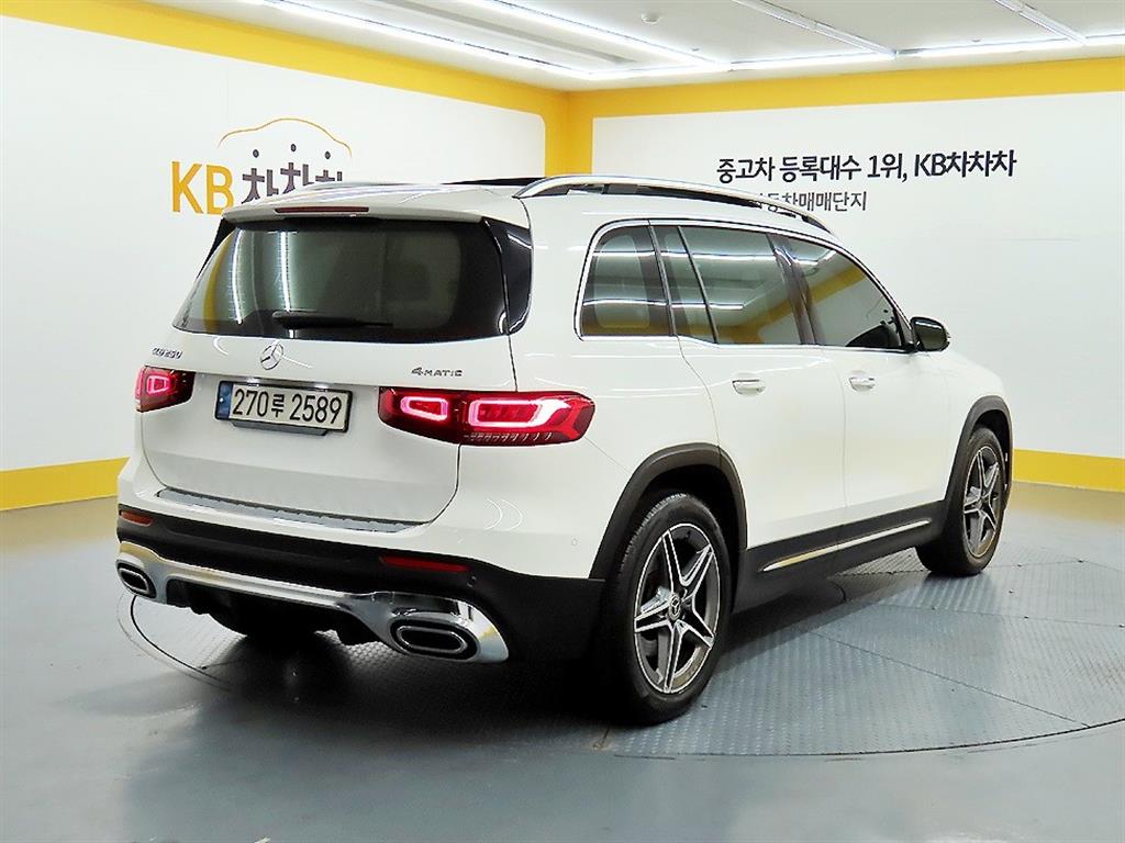 Mercedes Benz GLB Class - Vista 4
