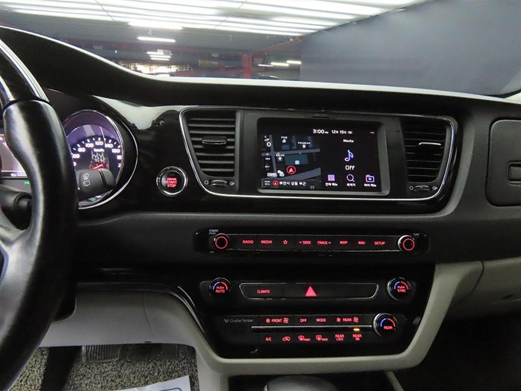 KIA Carnival - Vista 10