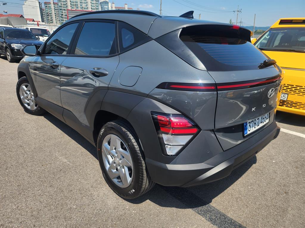 HYUNDAI Kona - Vista 6
