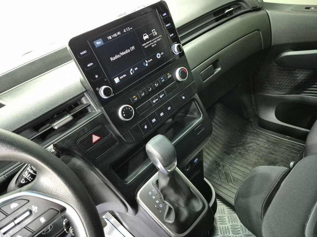 HYUNDAI Staria - Vista 10