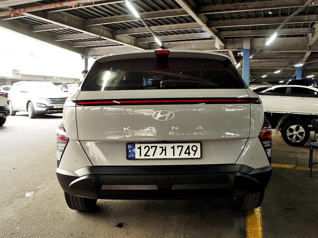 HYUNDAI Kona - Vista 5