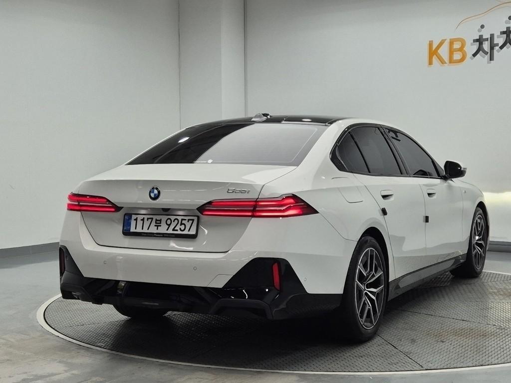 BMW 5 Series - Vista 3