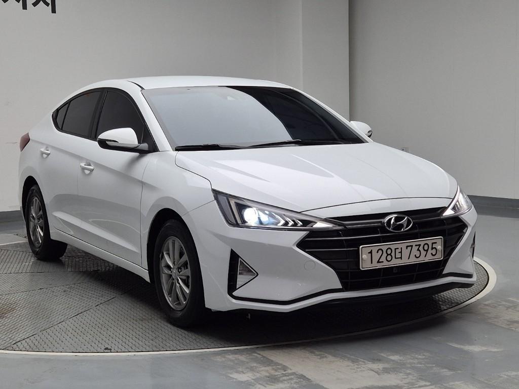 HYUNDAI Avante - Vista 4