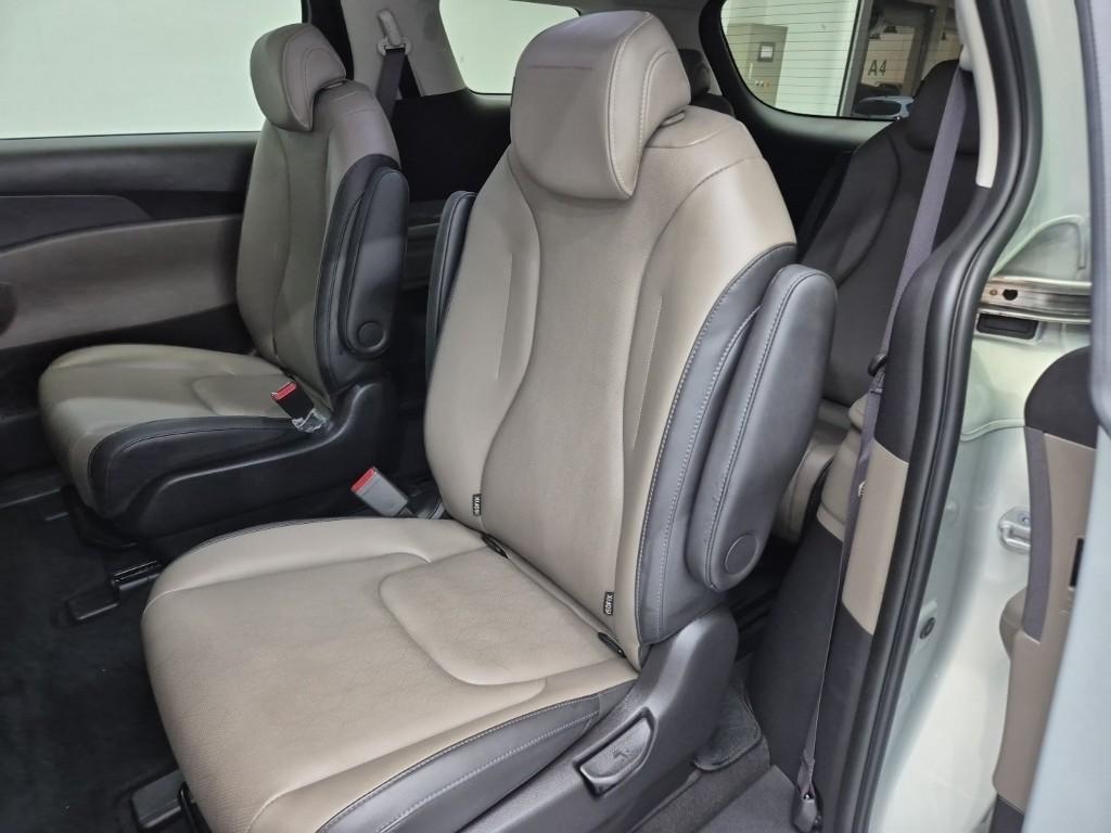 KIA Carnival - Vista 12