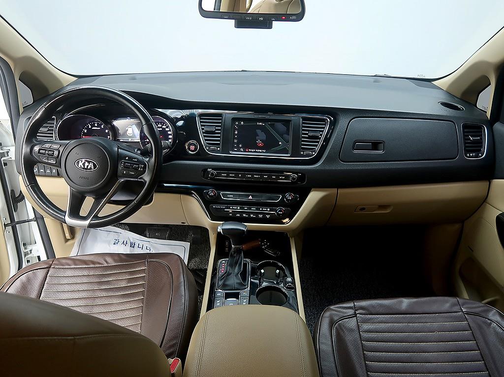 KIA Carnival - Vista 9