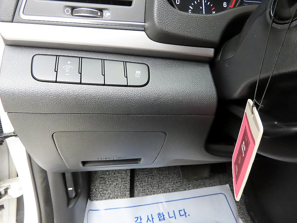 HYUNDAI Avante - Vista 12