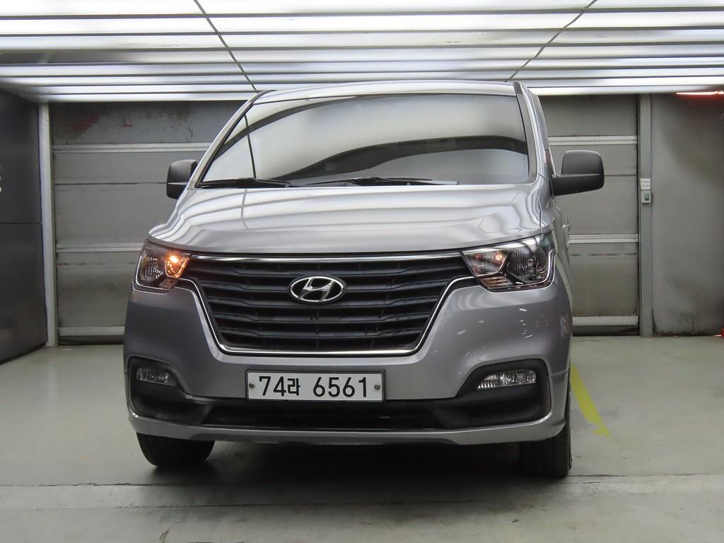 HYUNDAI Starex - Vista 2