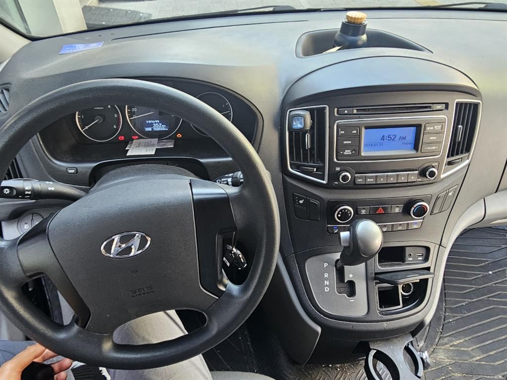 HYUNDAI Starex - Vista 9