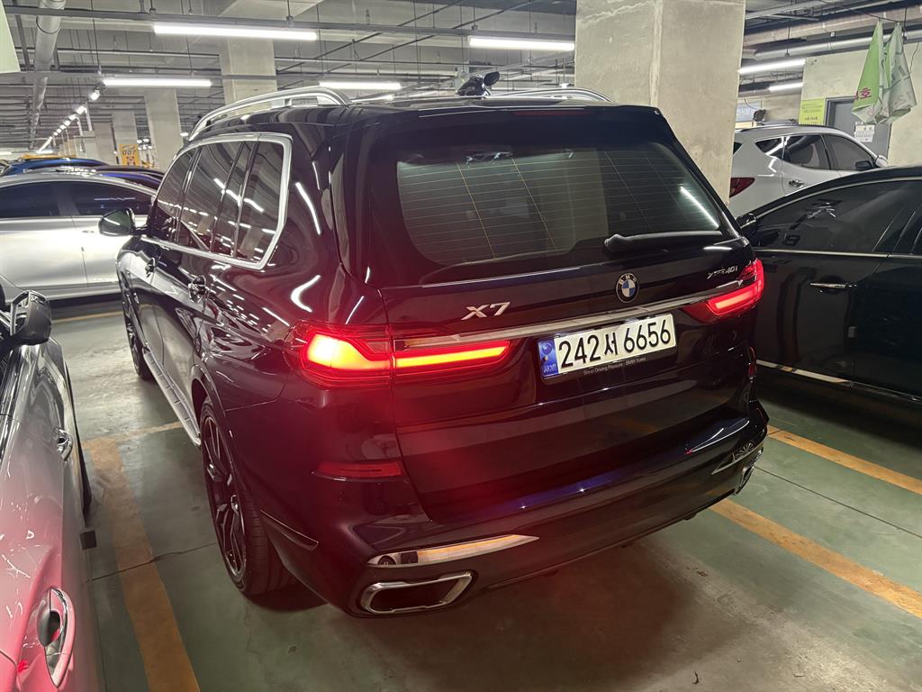BMW X7 - Vista 3
