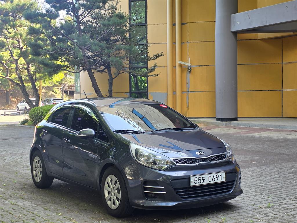 KIA Pride - Vista 2