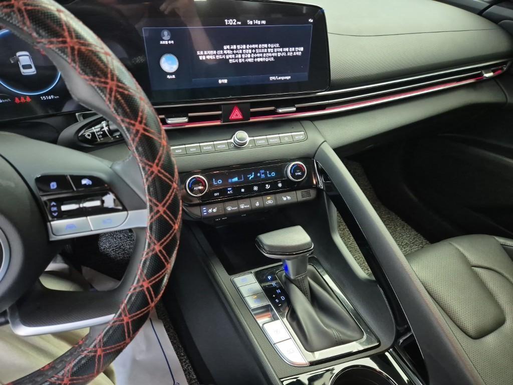 HYUNDAI Avante - Vista 10