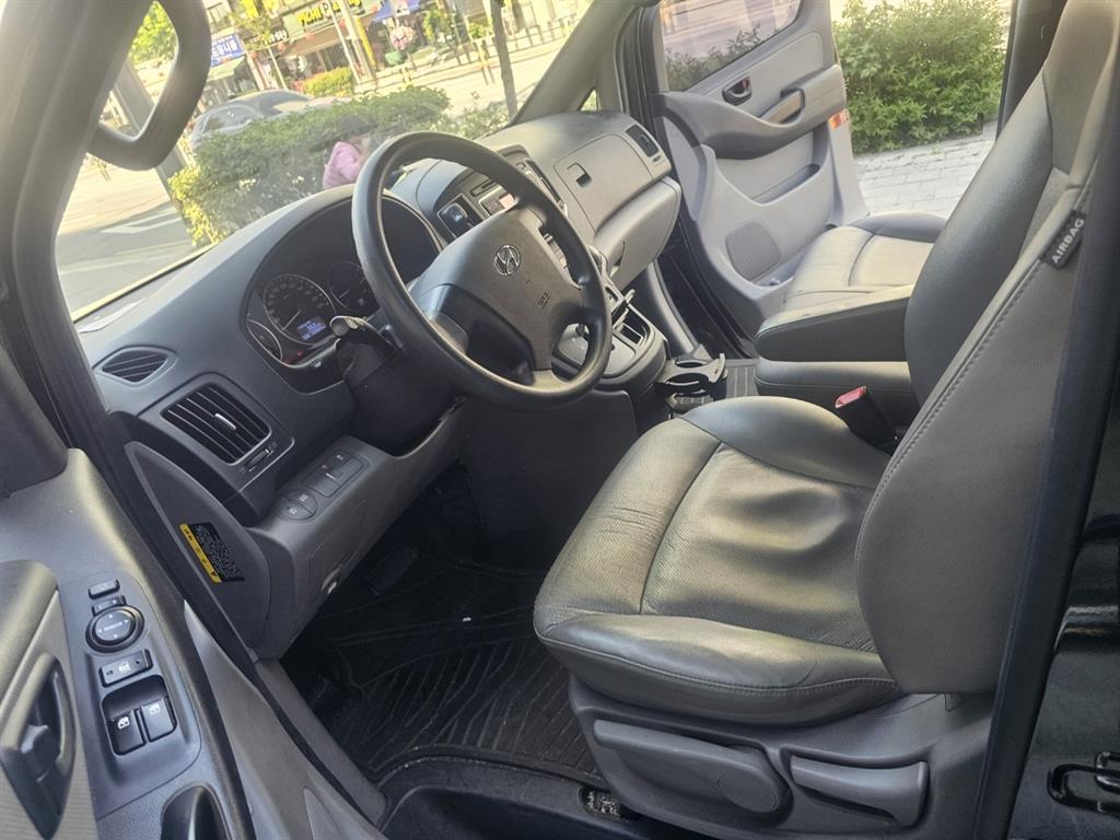 HYUNDAI Starex - Vista 7