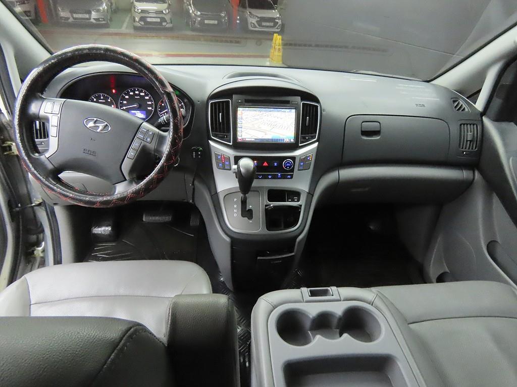 HYUNDAI Starex - Vista 8