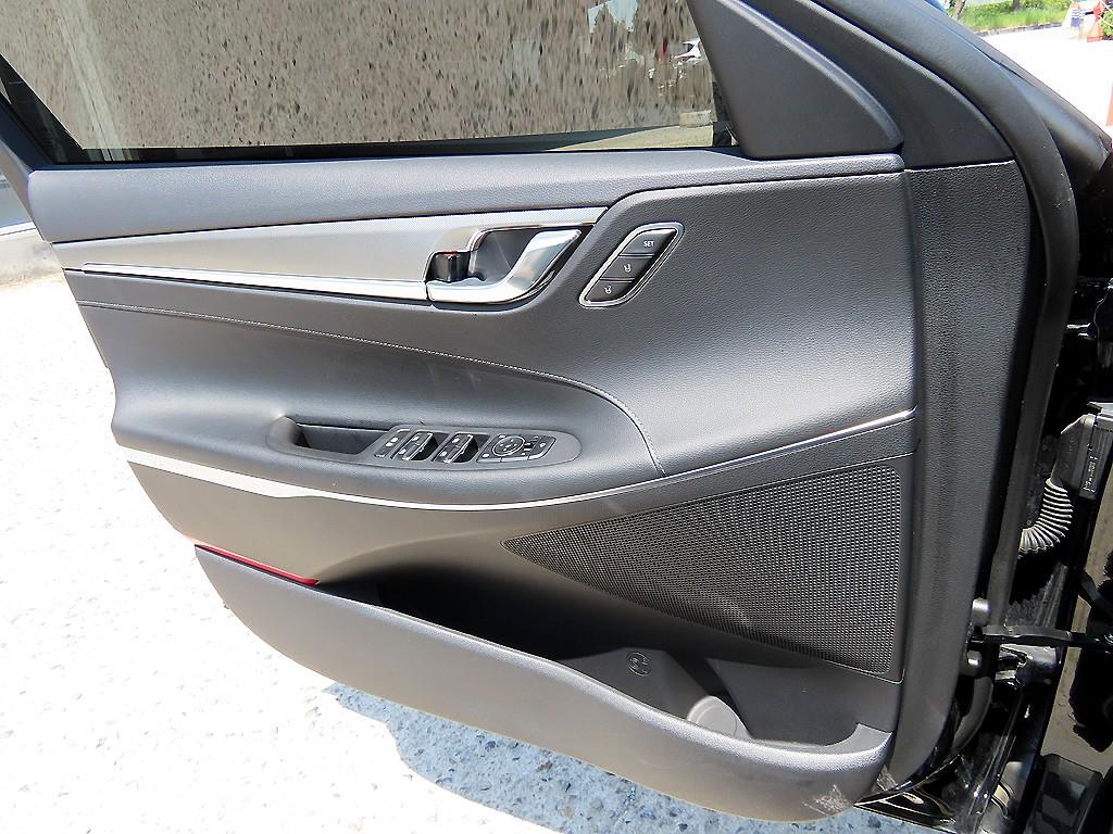 HYUNDAI Grandeur - Vista 12