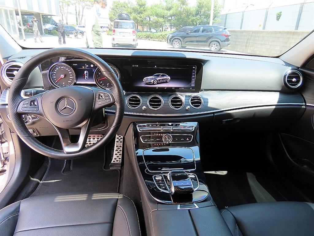 Mercedes Benz E class - Vista 7