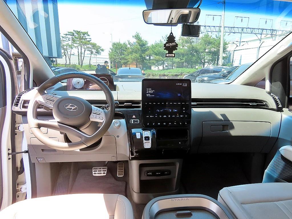 HYUNDAI Staria - Vista 8