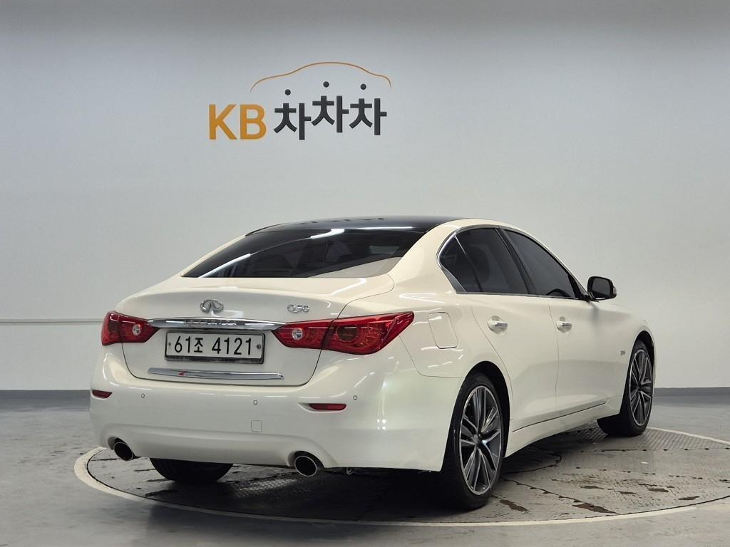 Infiniti Q - Vista 3