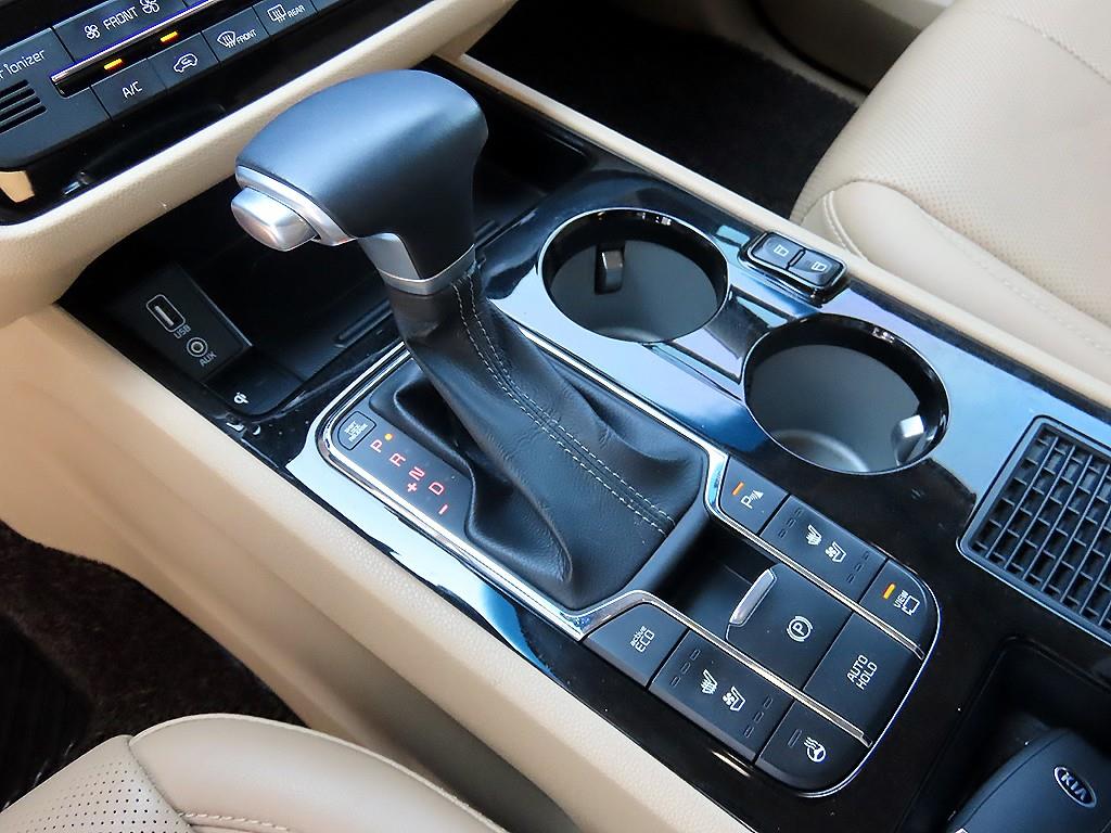 KIA Carnival - Vista 12