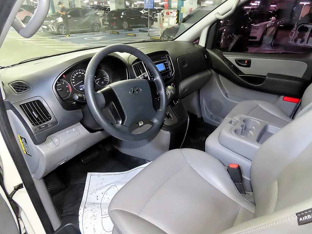 HYUNDAI Starex - Vista 9