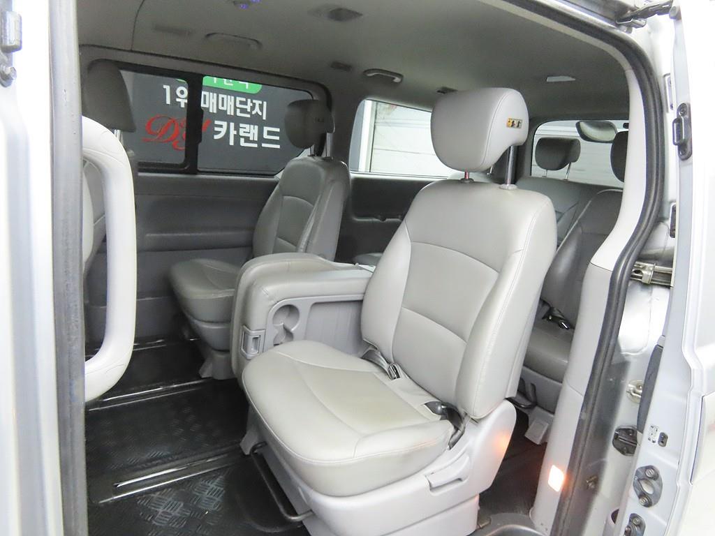 HYUNDAI Starex - Vista 7