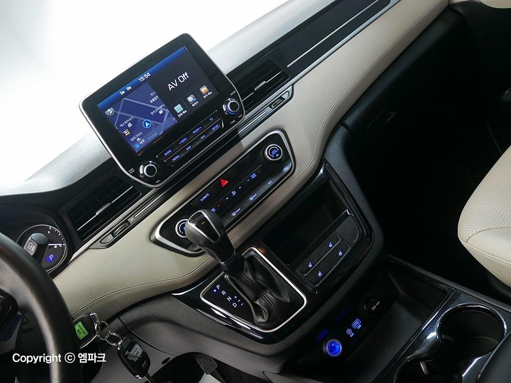 HYUNDAI Starex - Vista 9