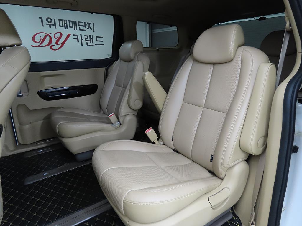 KIA Carnival - Vista 7