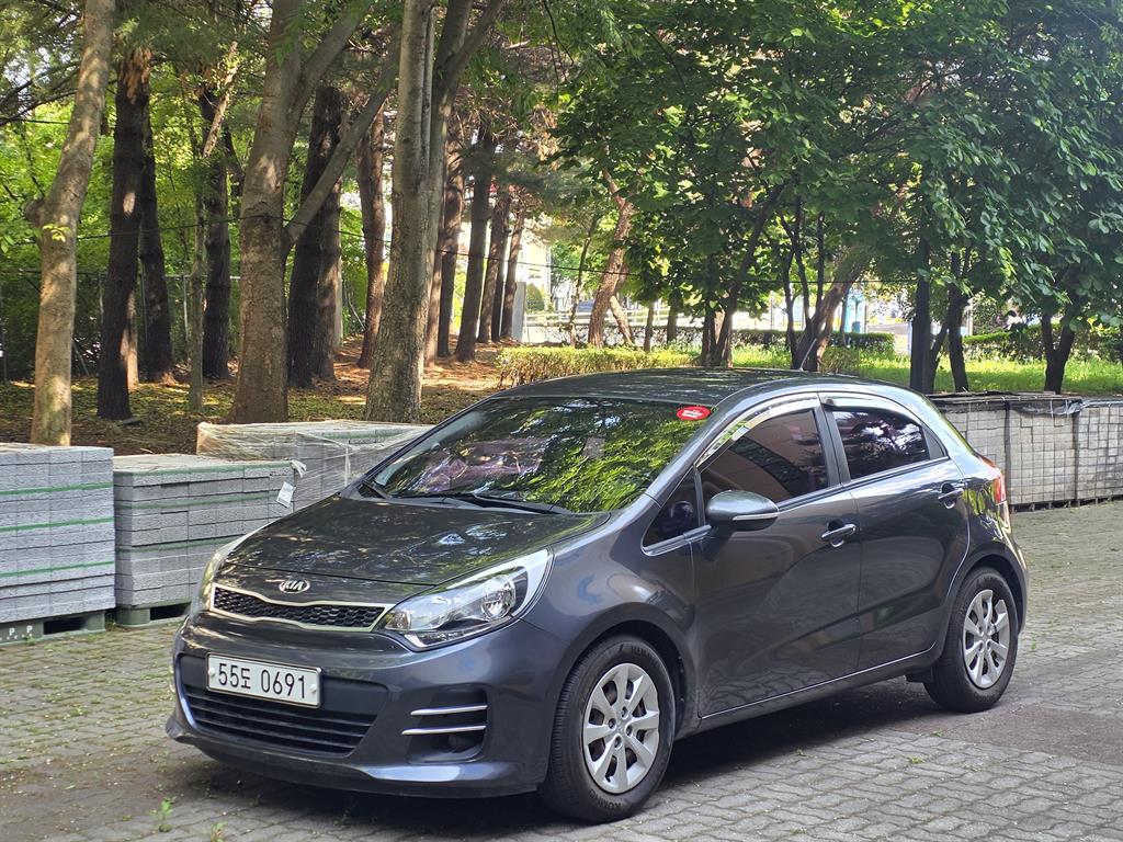 KIA Pride - Vista 3