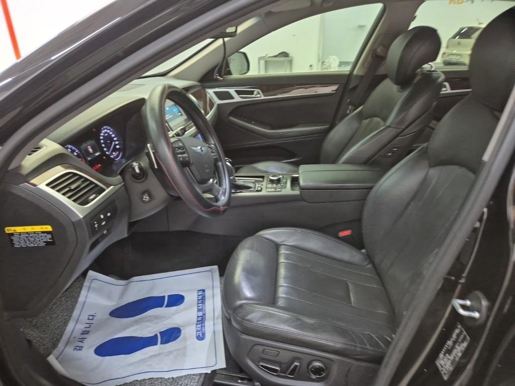 HYUNDAI Genesis - Vista 11