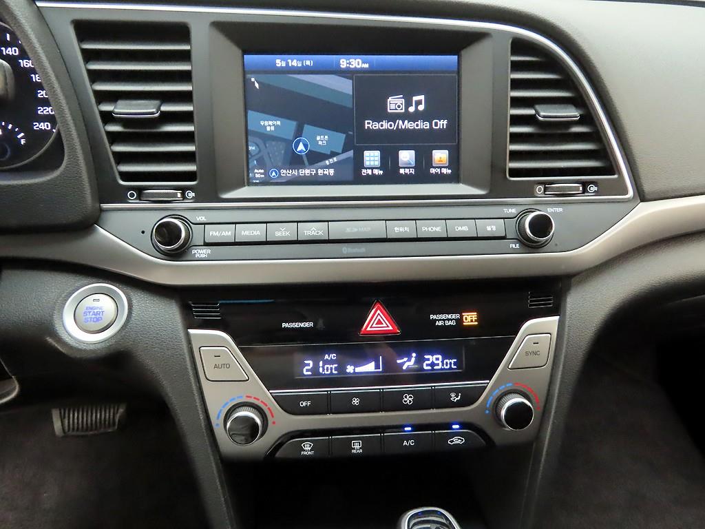 HYUNDAI Avante - Vista 9