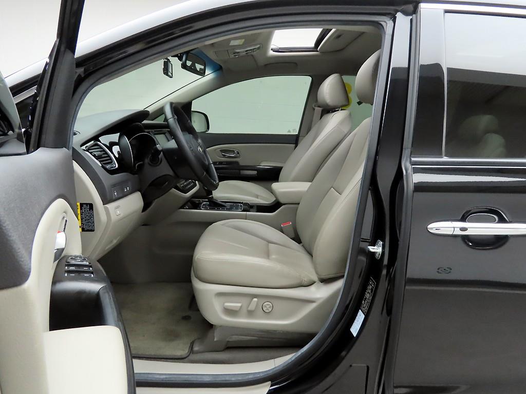 KIA Carnival - Vista 11