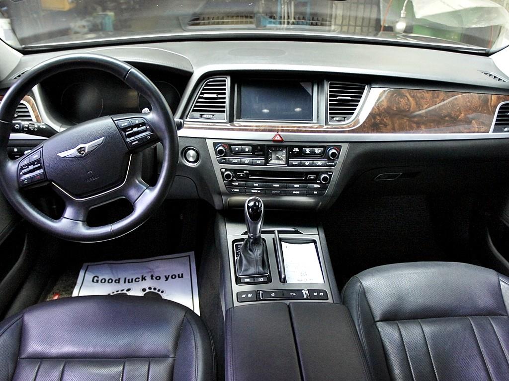HYUNDAI Genesis - Vista 9