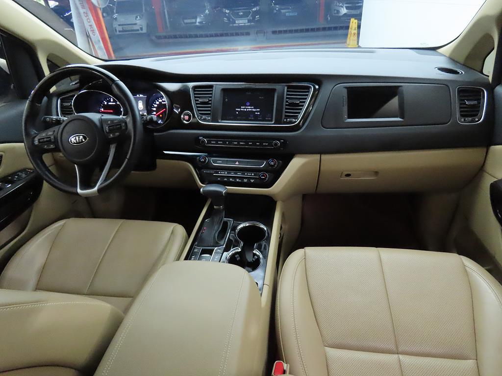 KIA Carnival - Vista 5
