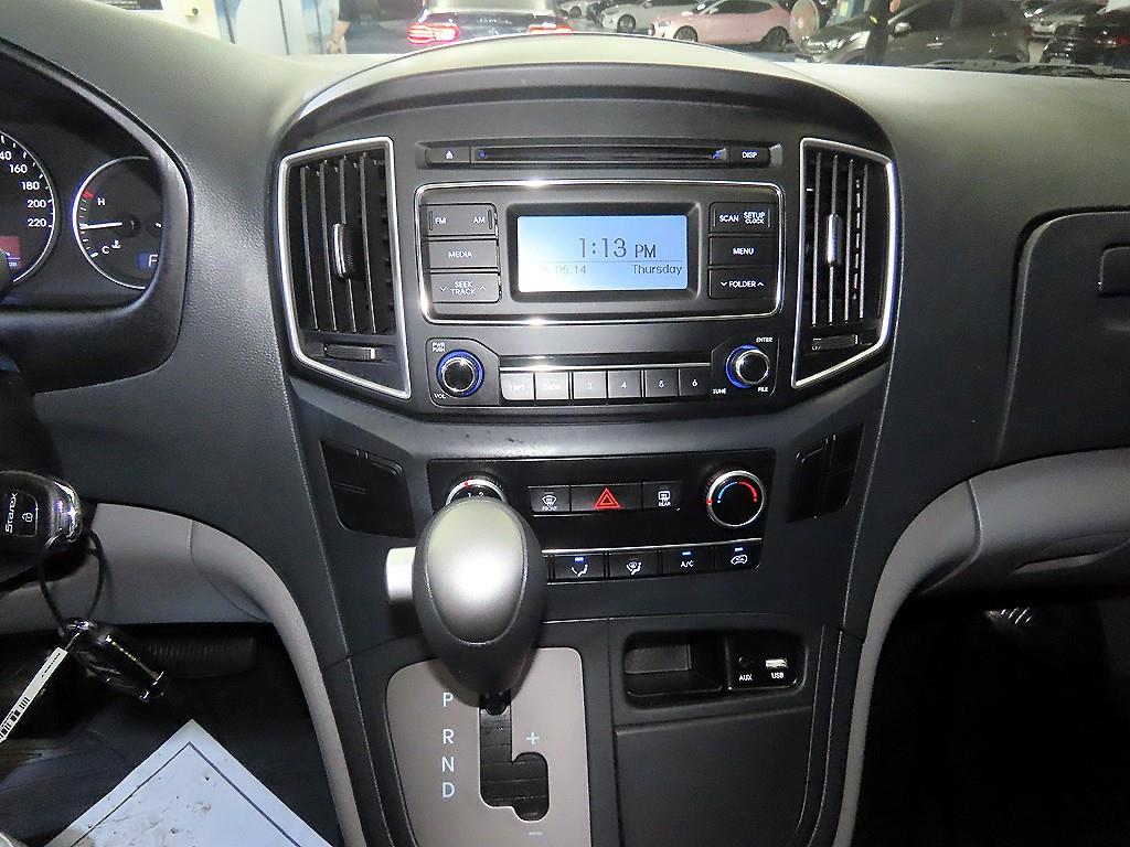 HYUNDAI Starex - Vista 10