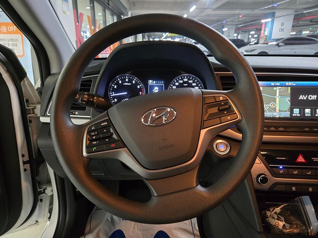 HYUNDAI Avante - Vista 8
