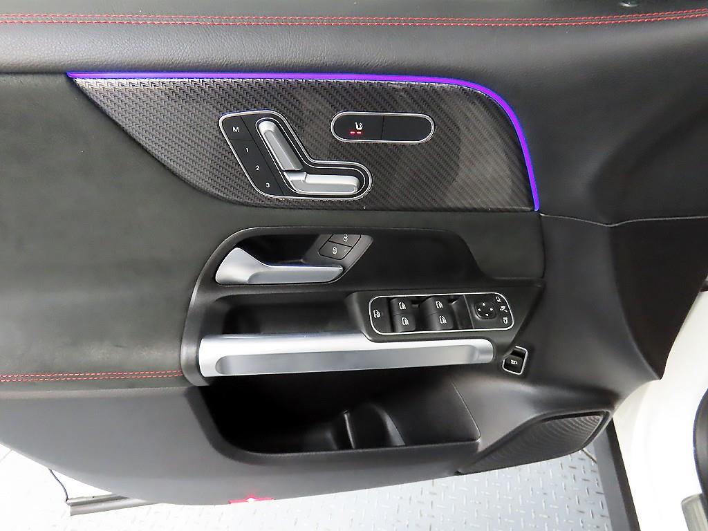 Mercedes Benz GLB Class - Vista 11