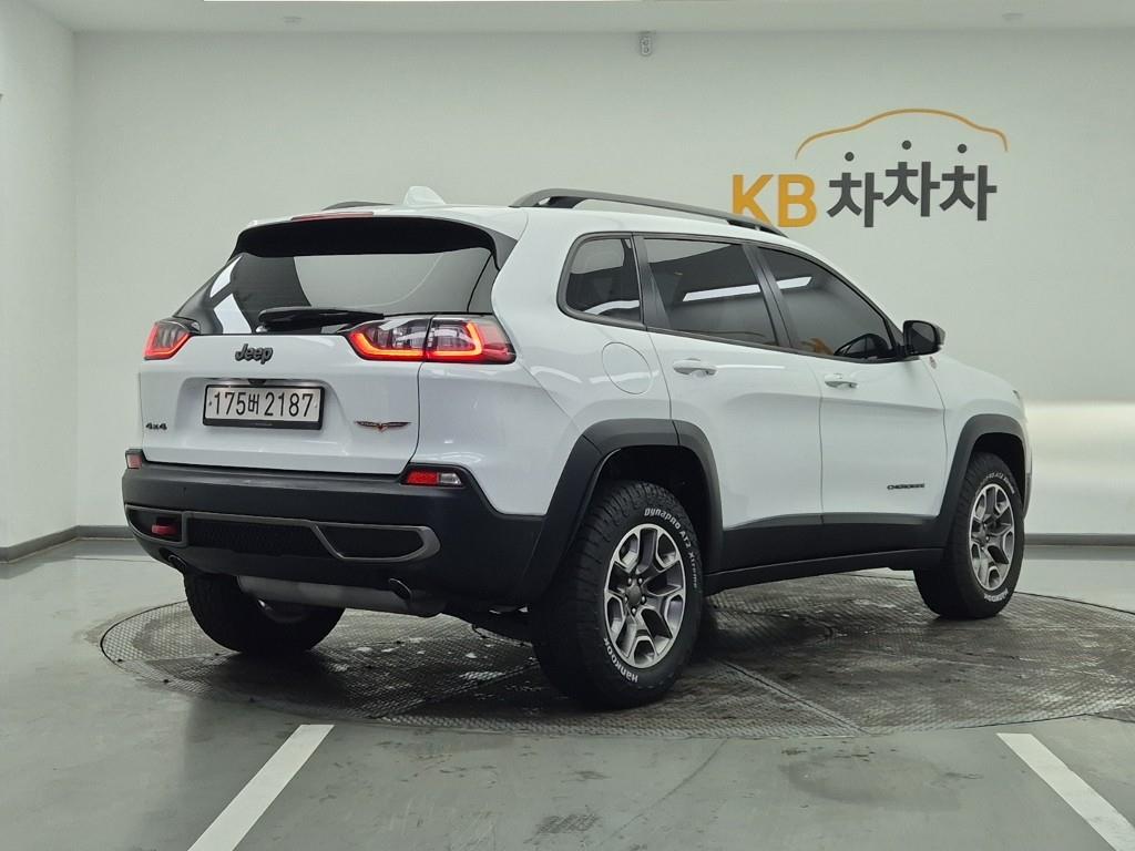 Jeep Cherokee - Vista 4