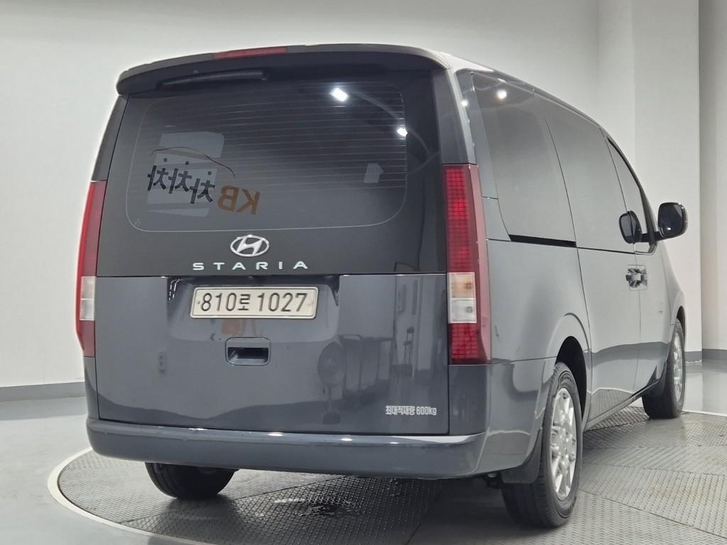 HYUNDAI Staria - Vista 3