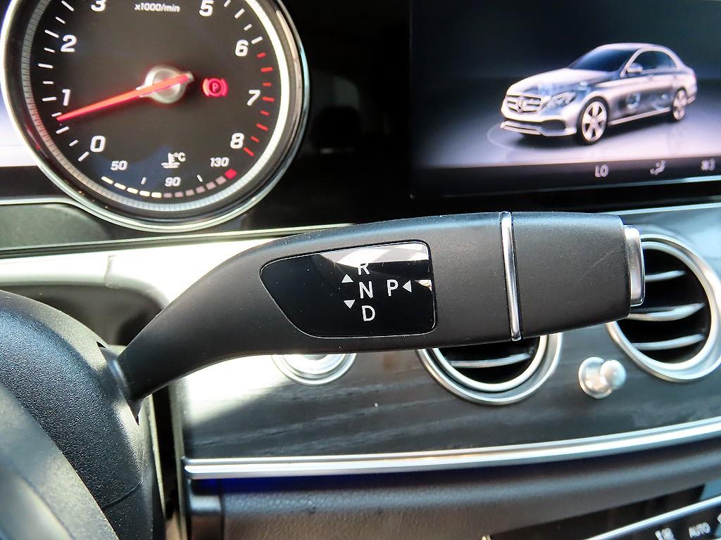 Mercedes Benz E class - Vista 10