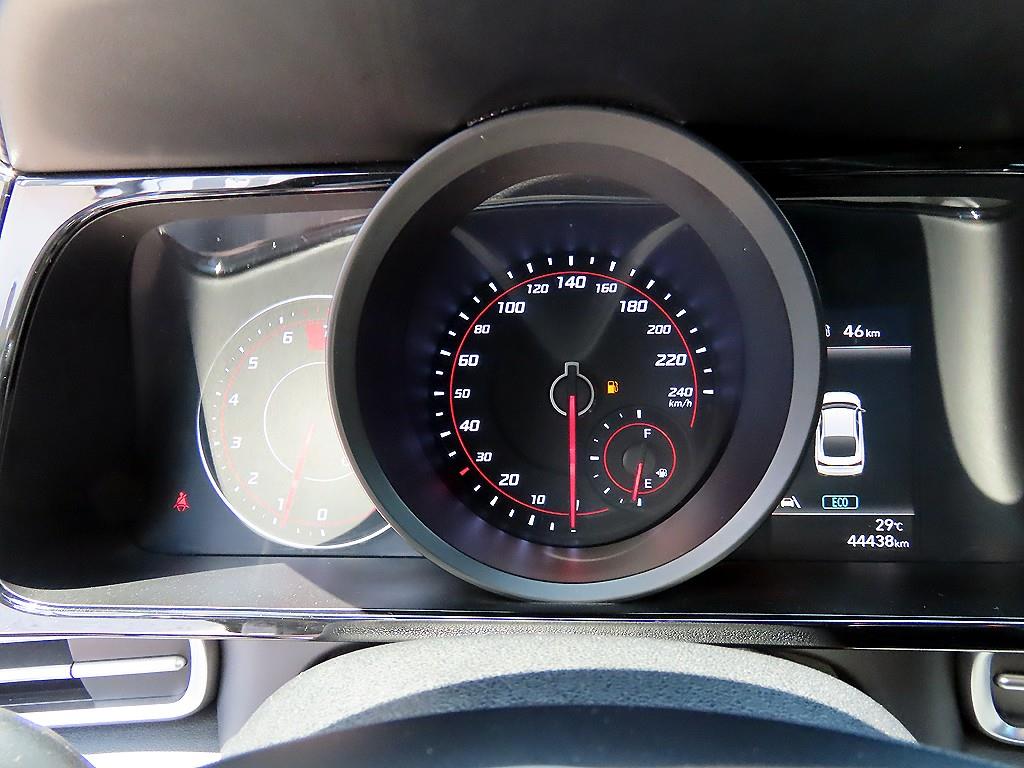 HYUNDAI Avante - Vista 9