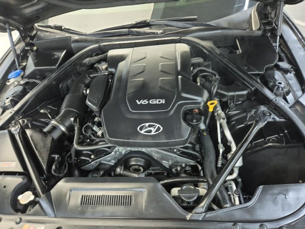 HYUNDAI Genesis - Vista 5
