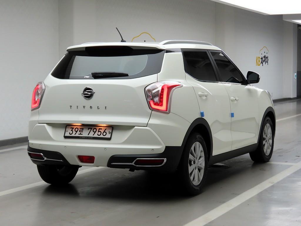 Ssangyong Tivoli - Vista 4