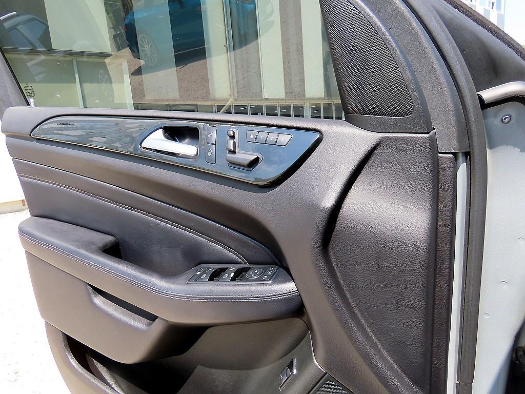 Mercedes Benz M Class - Vista 11