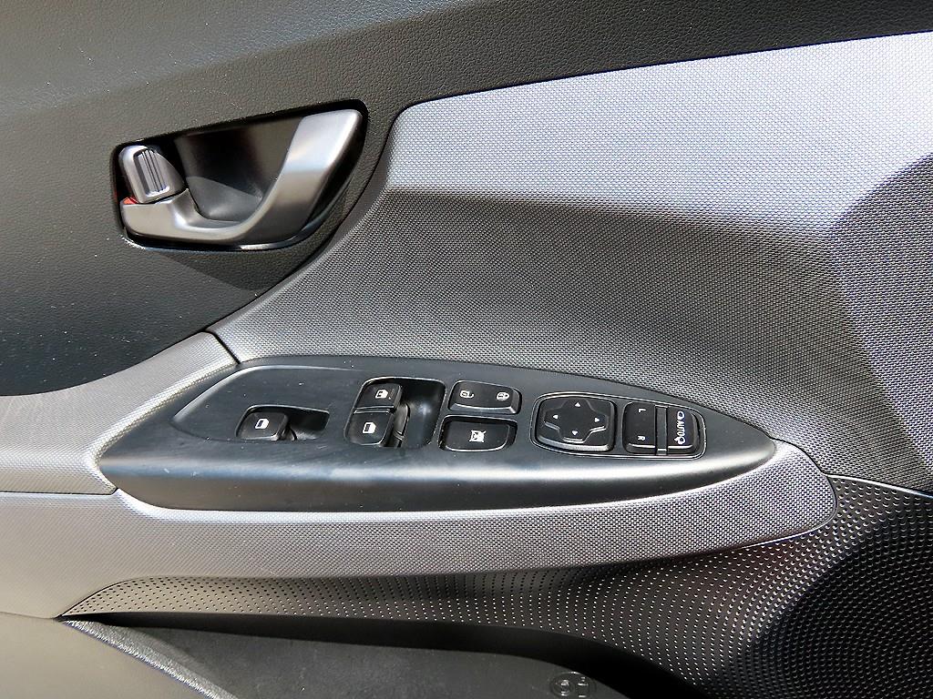 HYUNDAI Veloster - Vista 12