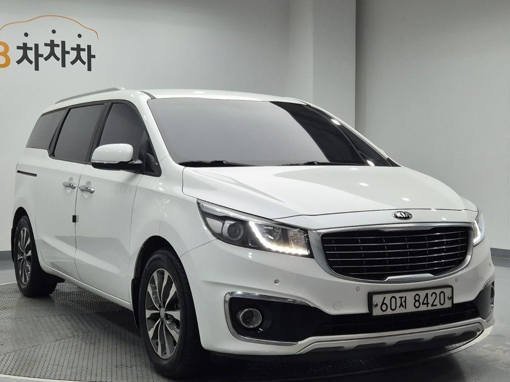 KIA Carnival - Vista 2