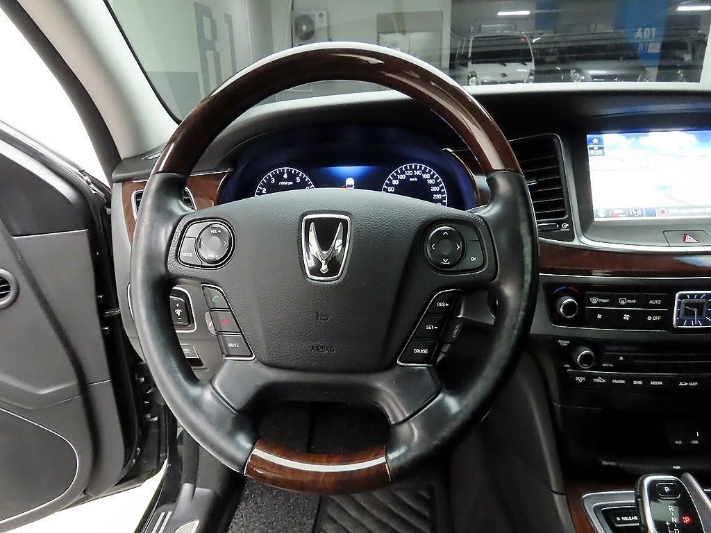 HYUNDAI Equus - Vista 7
