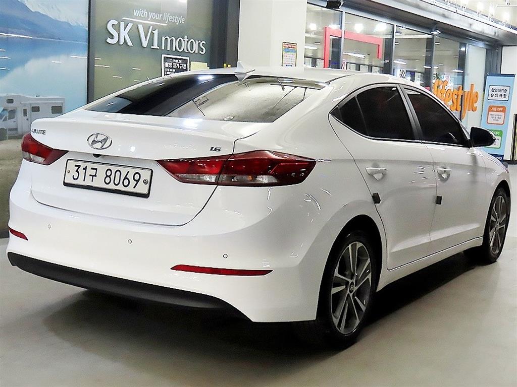 HYUNDAI Avante - Vista 4