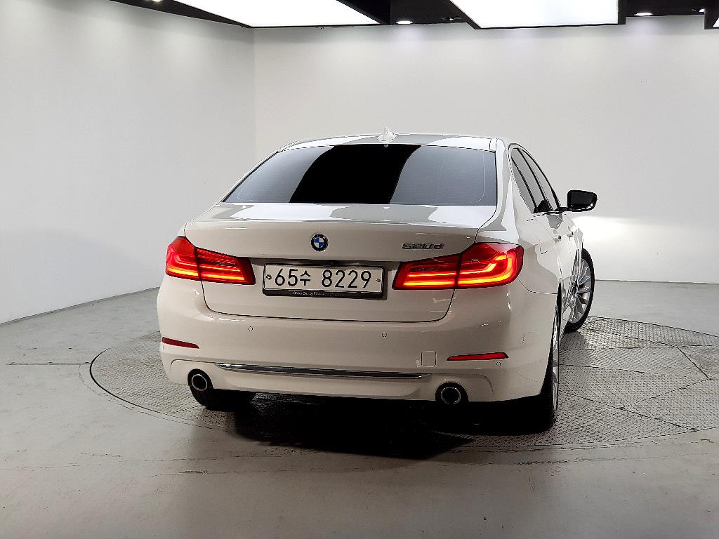BMW 5 Series - Vista 3