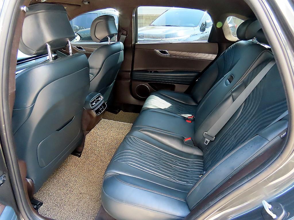 Genesis G80 - Vista 6