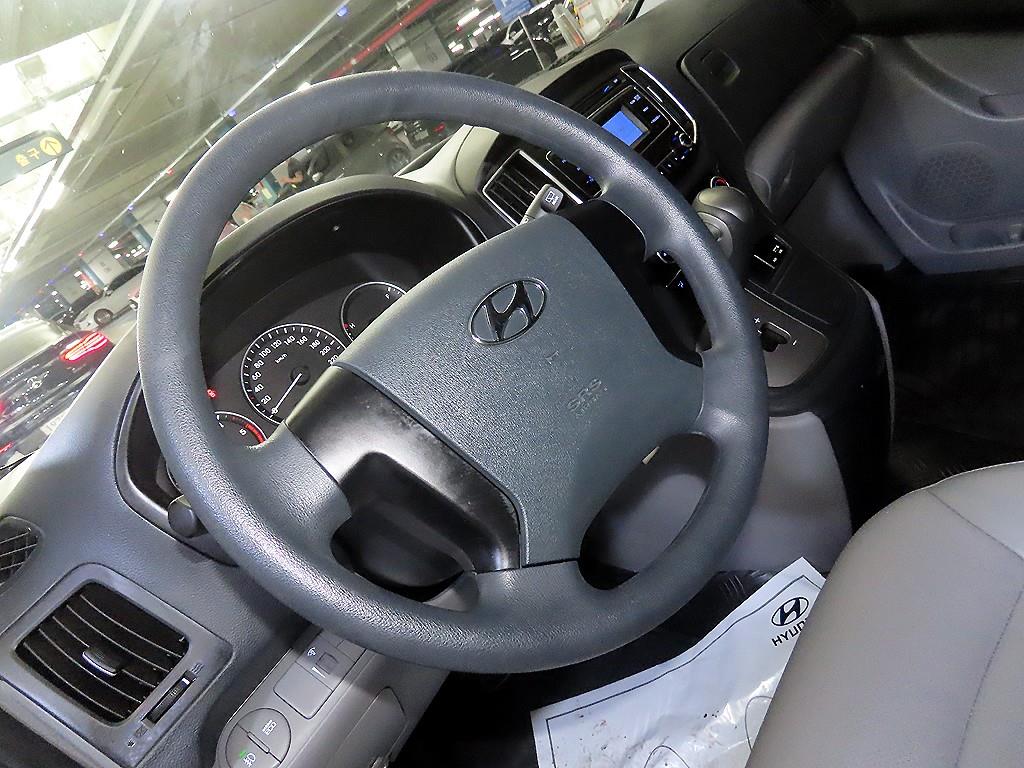 HYUNDAI Starex - Vista 7